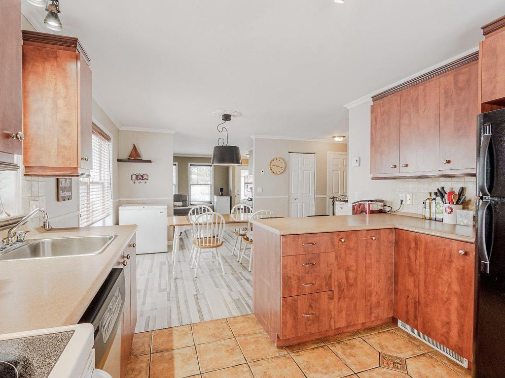 









6432

 - 6434


Rue du Président-Kennedy

,
Sherbrooke (Brompton/Rock Forest/Saint-Élie/Deauville),




QC
J1N4A8

