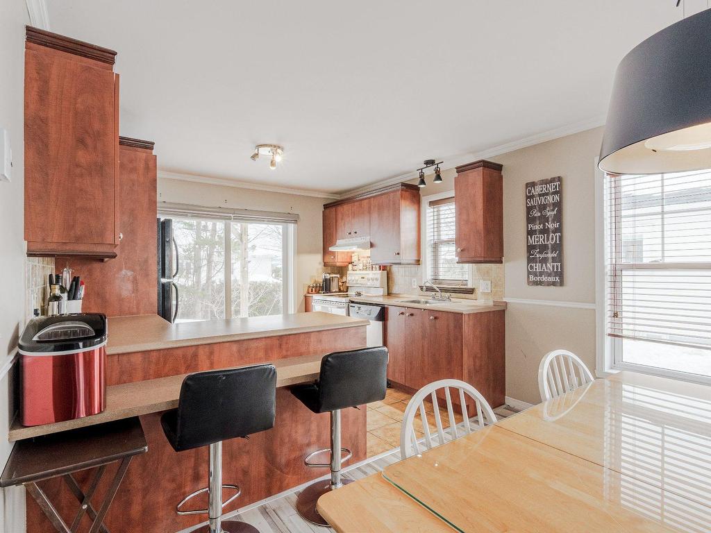 









6432

 - 6434


Rue du Président-Kennedy

,
Sherbrooke (Brompton/Rock Forest/Saint-Élie/Deauville),




QC
J1N4A8

