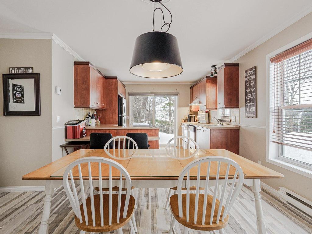 









6432

 - 6434


Rue du Président-Kennedy

,
Sherbrooke (Brompton/Rock Forest/Saint-Élie/Deauville),




QC
J1N4A8

