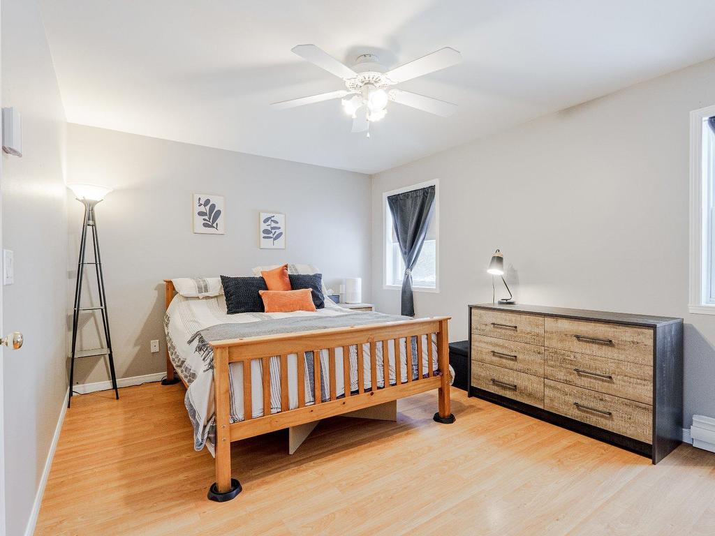 









6432

 - 6434


Rue du Président-Kennedy

,
Sherbrooke (Brompton/Rock Forest/Saint-Élie/Deauville),




QC
J1N4A8

