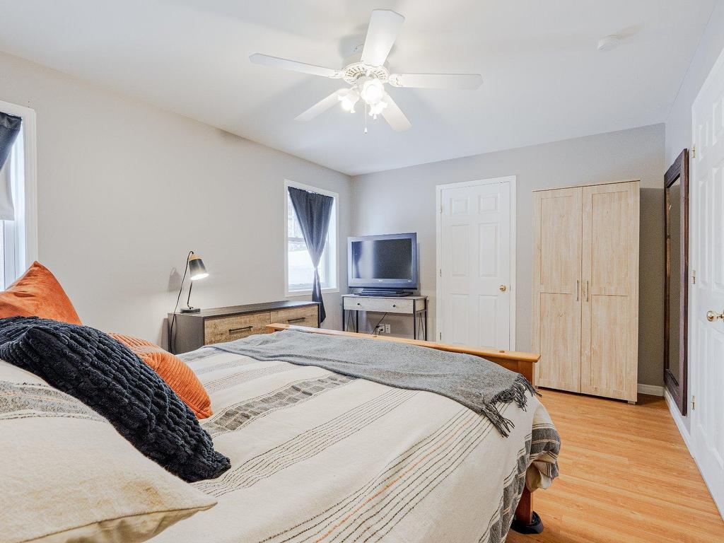 









6432

 - 6434


Rue du Président-Kennedy

,
Sherbrooke (Brompton/Rock Forest/Saint-Élie/Deauville),




QC
J1N4A8

