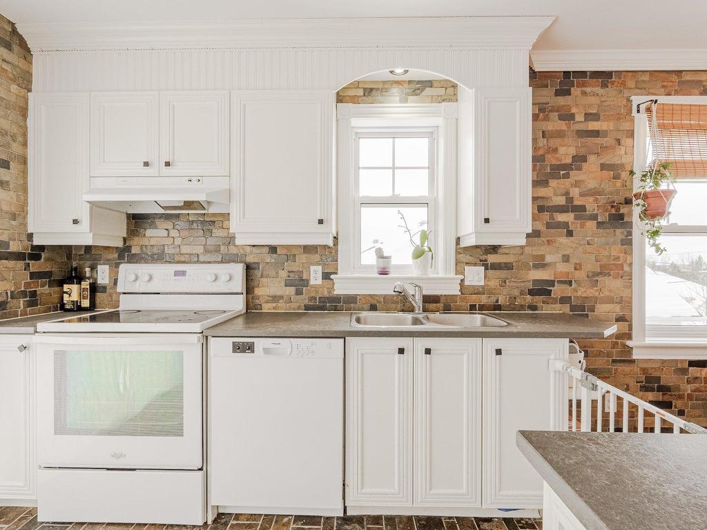 









6432

 - 6434


Rue du Président-Kennedy

,
Sherbrooke (Brompton/Rock Forest/Saint-Élie/Deauville),




QC
J1N4A8

