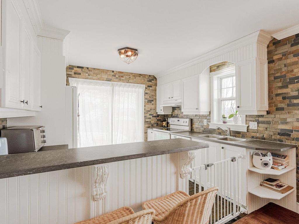 









6432

 - 6434


Rue du Président-Kennedy

,
Sherbrooke (Brompton/Rock Forest/Saint-Élie/Deauville),




QC
J1N4A8

