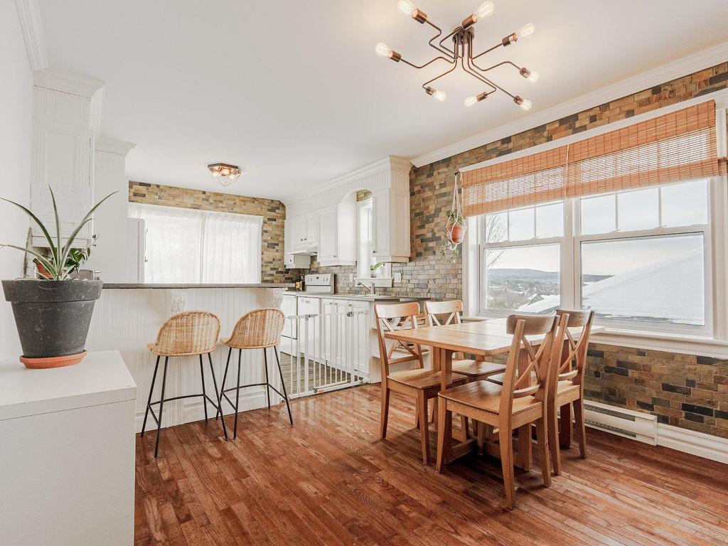 









6432

 - 6434


Rue du Président-Kennedy

,
Sherbrooke (Brompton/Rock Forest/Saint-Élie/Deauville),




QC
J1N4A8

