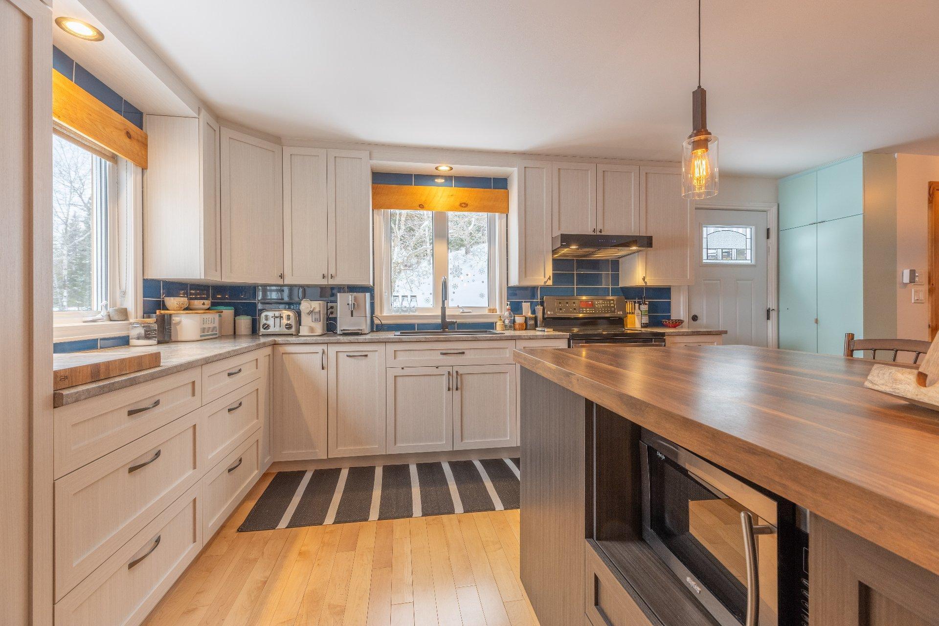 









2021


Ch. du Lac-à-la-Truite

,
Saint-Michel-des-Saints,




QC
J0K3B0

