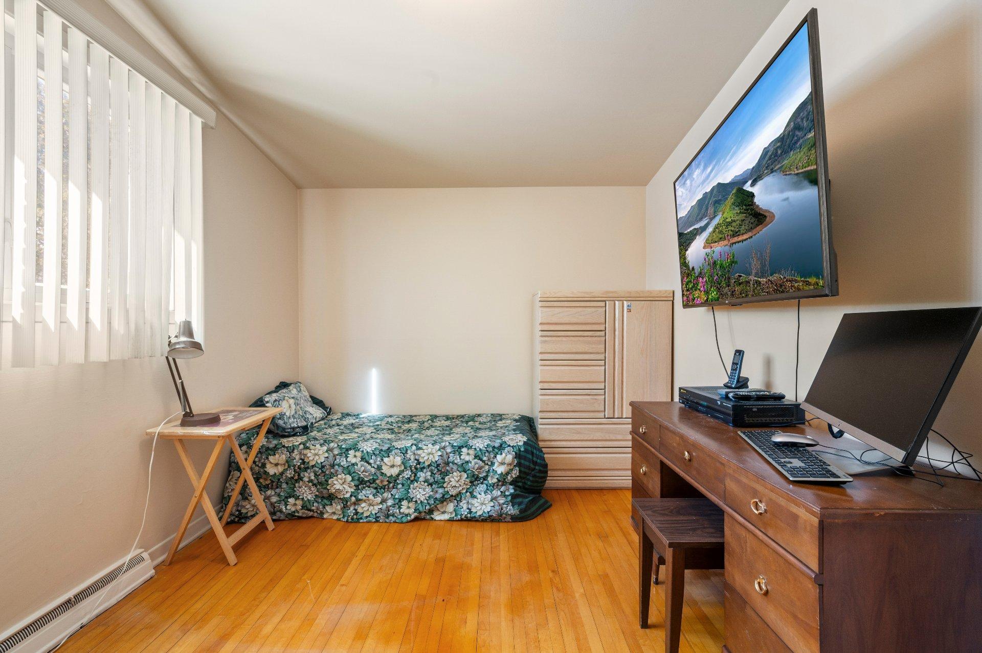 









234


Rue Vienne

,
Longueuil (Le Vieux-Longueuil),




QC
J4G1K6

