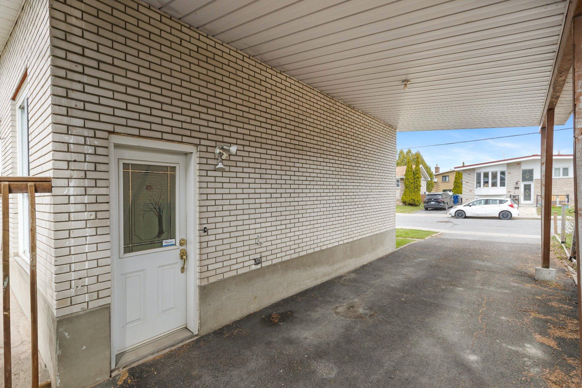 









234


Rue Vienne

,
Longueuil (Le Vieux-Longueuil),




QC
J4G1K6

