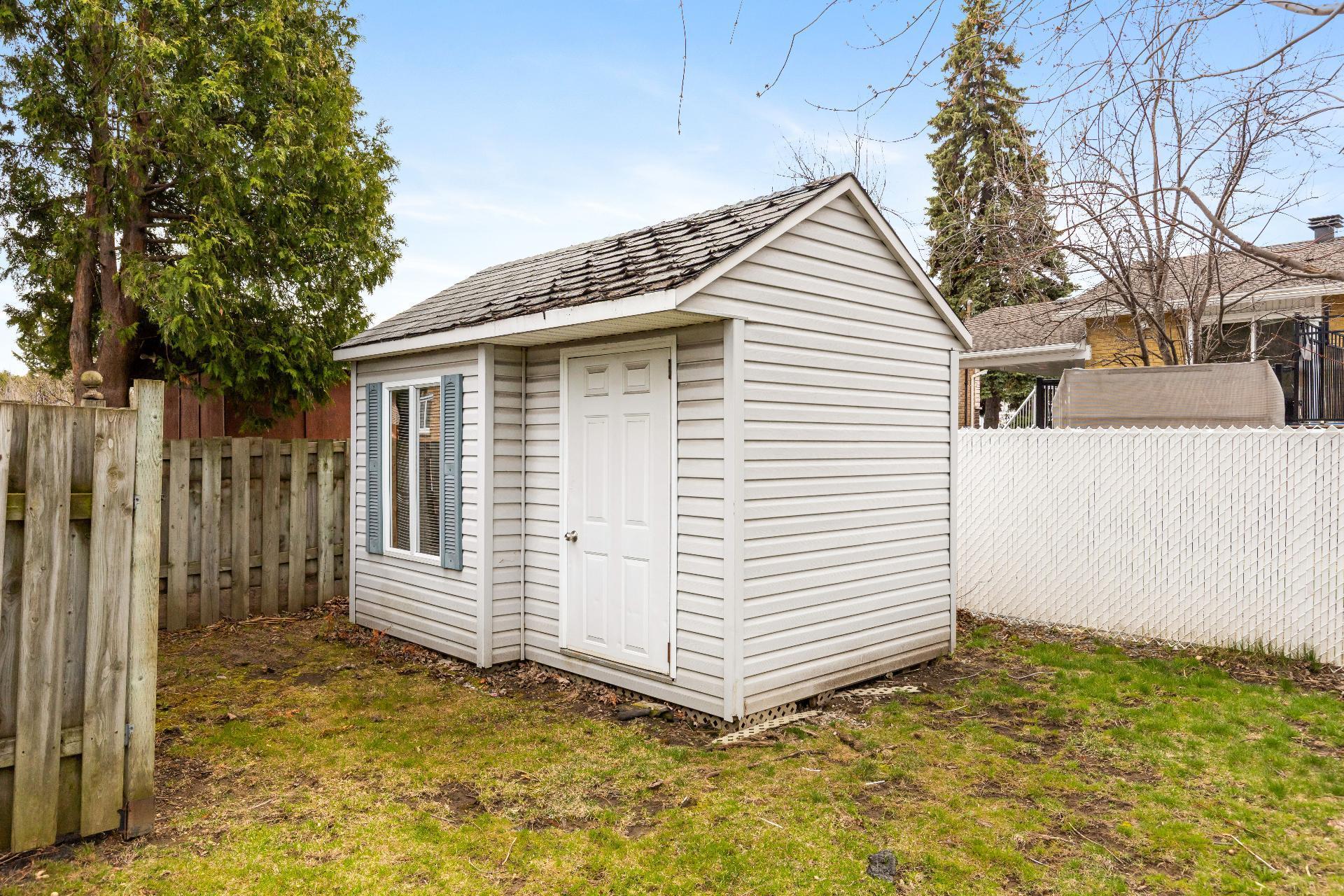 









234


Rue Vienne

,
Longueuil (Le Vieux-Longueuil),




QC
J4G1K6

