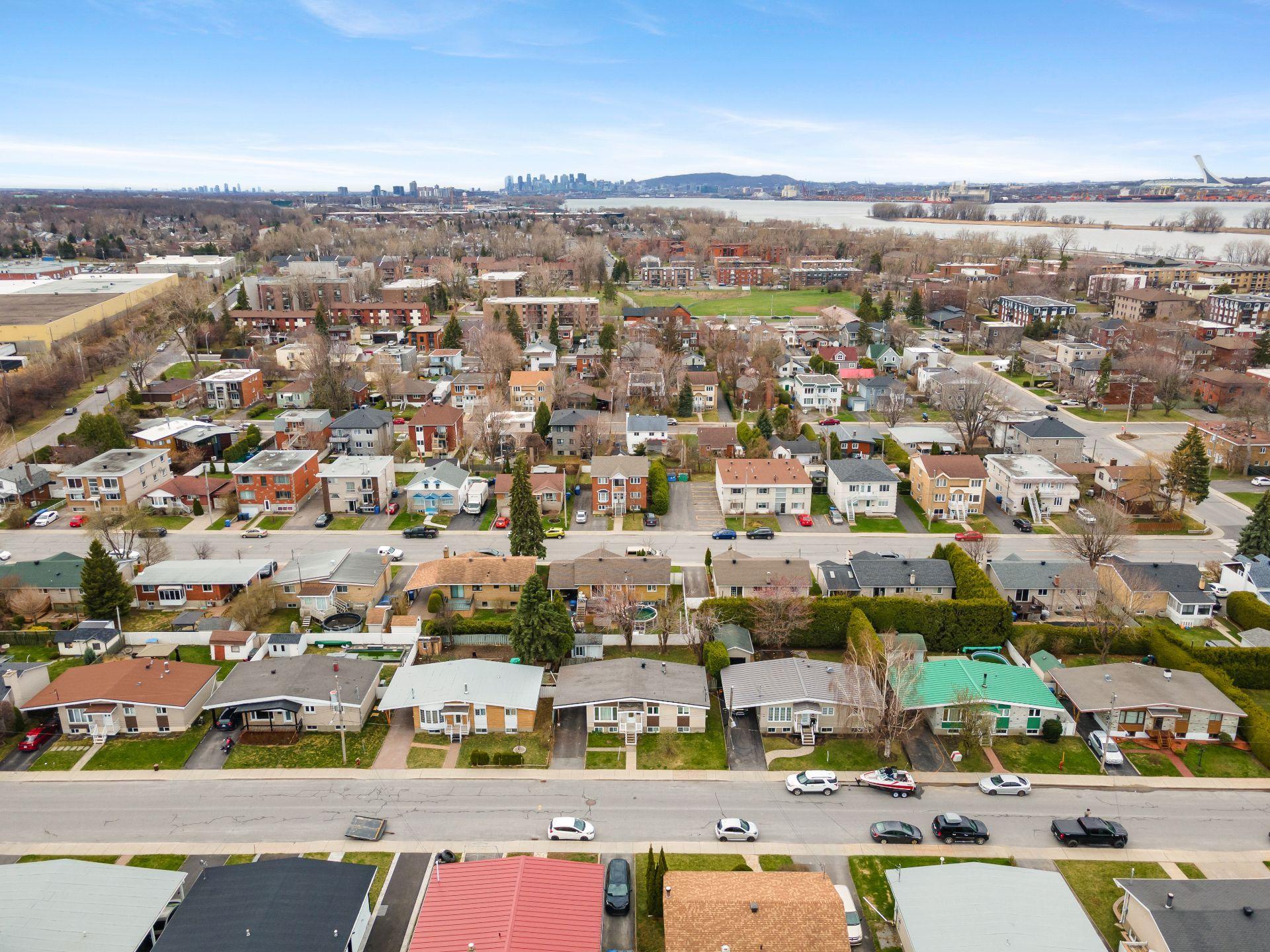 









234


Rue Vienne

,
Longueuil (Le Vieux-Longueuil),




QC
J4G1K6

