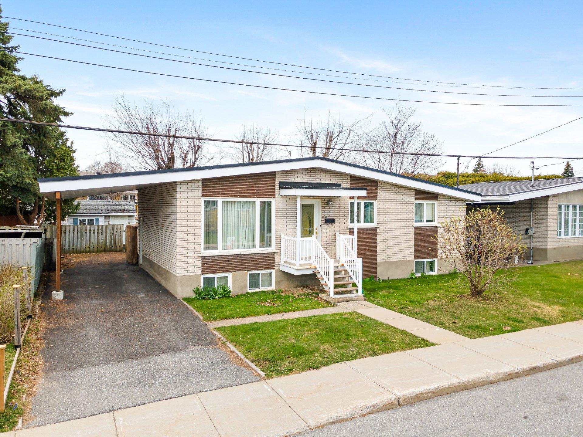 









234


Rue Vienne

,
Longueuil (Le Vieux-Longueuil),




QC
J4G1K6

