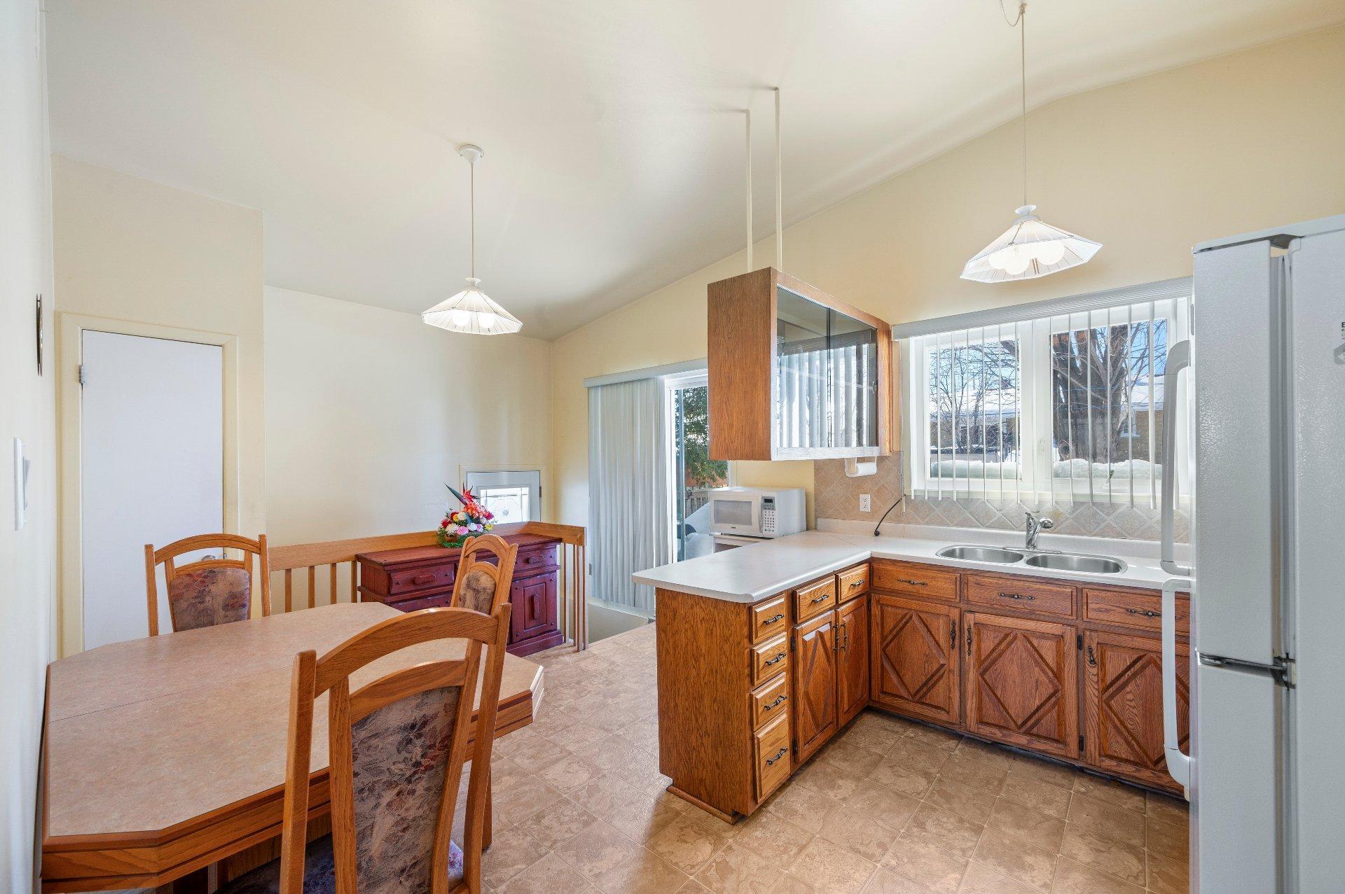 









234


Rue Vienne

,
Longueuil (Le Vieux-Longueuil),




QC
J4G1K6

