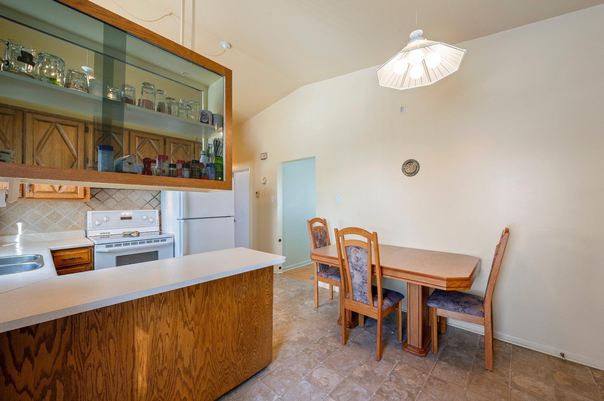 









234


Rue Vienne

,
Longueuil (Le Vieux-Longueuil),




QC
J4G1K6


