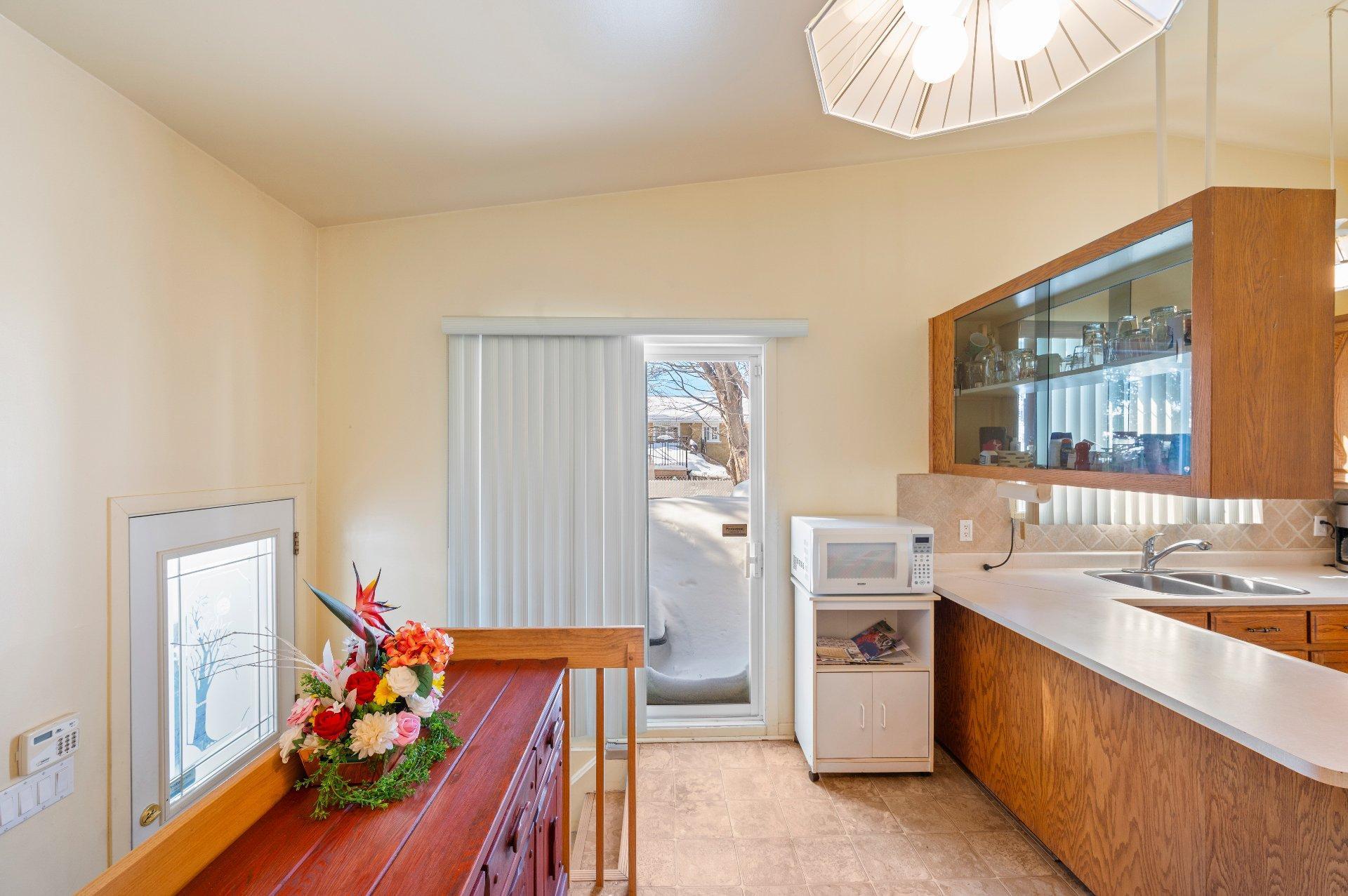 









234


Rue Vienne

,
Longueuil (Le Vieux-Longueuil),




QC
J4G1K6

