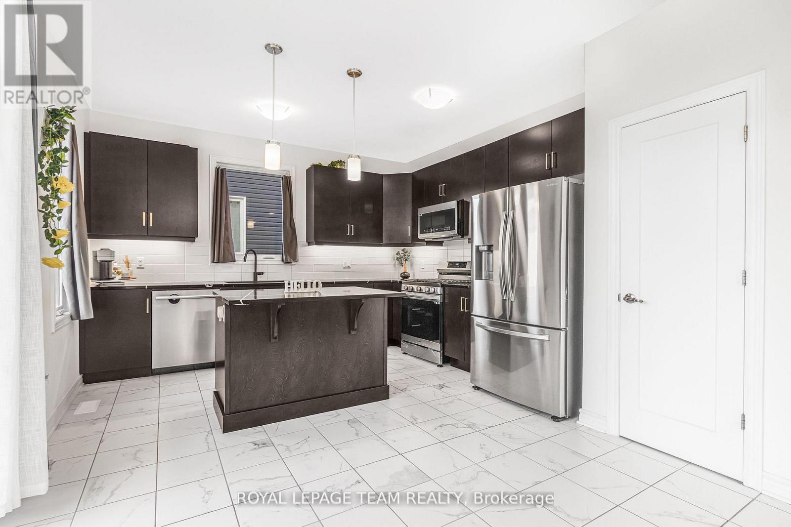 












28 SEABERT DRIVE

,
Arnprior,




Ontario
K7S0H9

