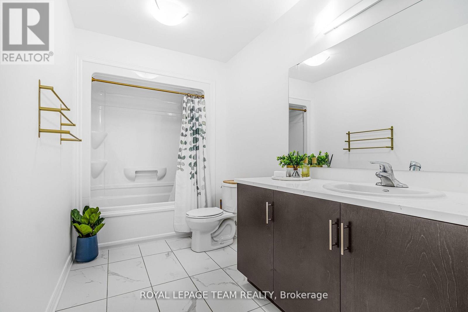 












28 SEABERT DRIVE

,
Arnprior,




Ontario
K7S0H9

