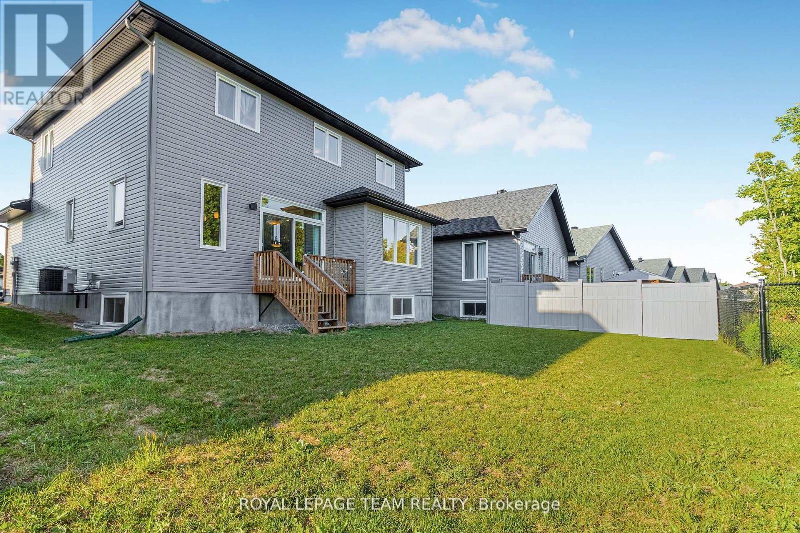 












28 SEABERT DRIVE

,
Arnprior,




Ontario
K7S0H9

