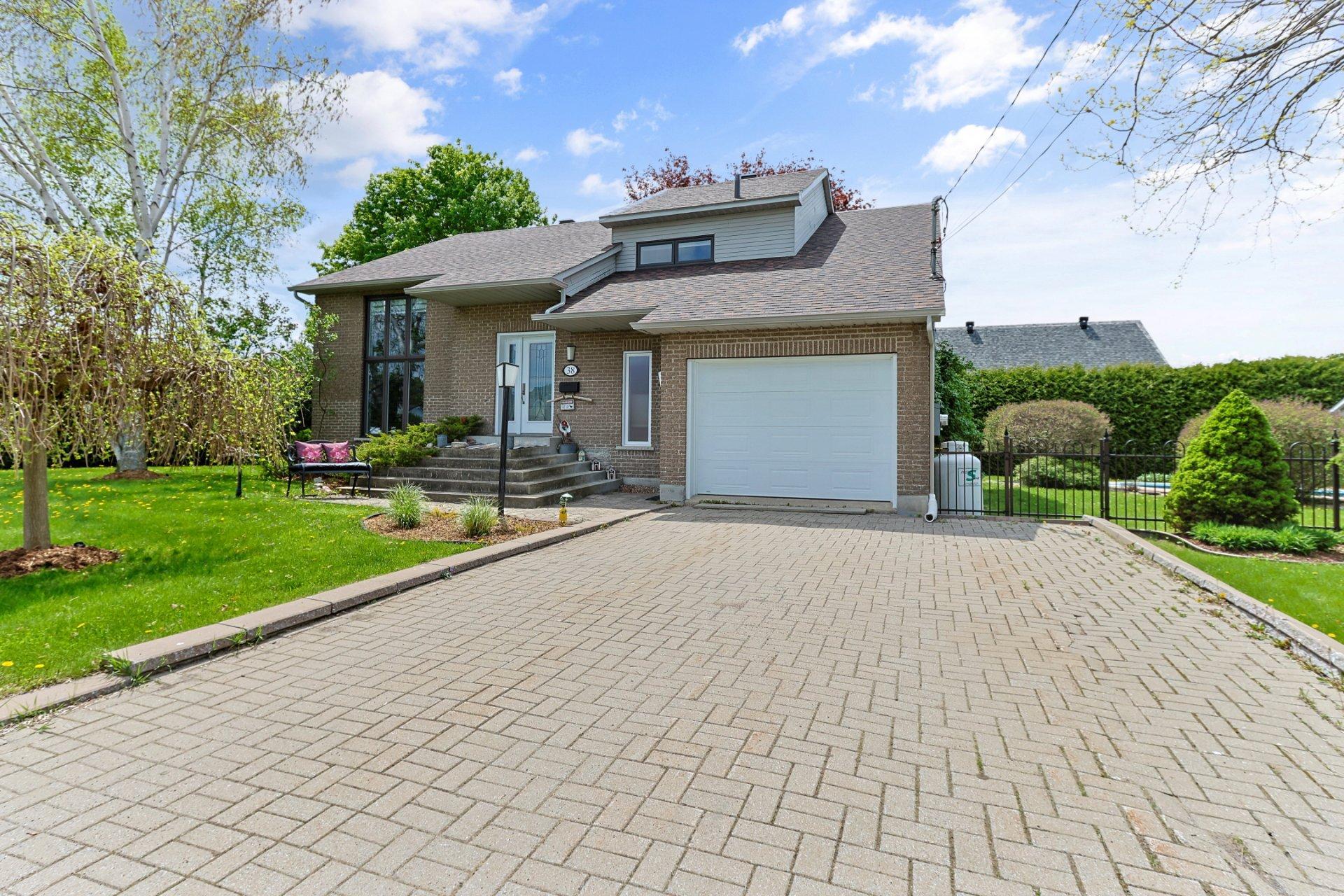 









38


7e Avenue

,
Beauharnois,




QC
J6N0G7

