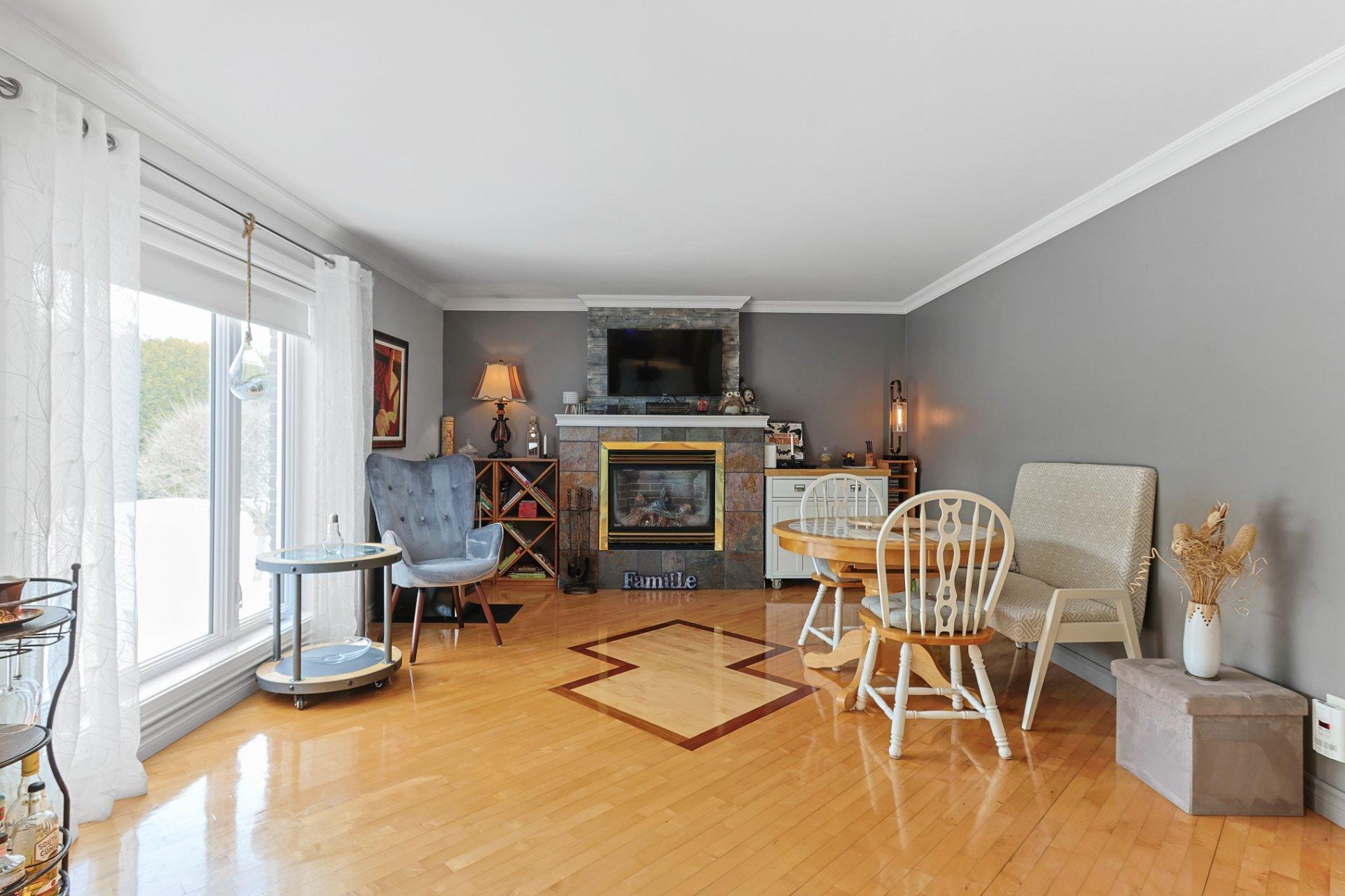 









38


7e Avenue

,
Beauharnois,




QC
J6N0G7

