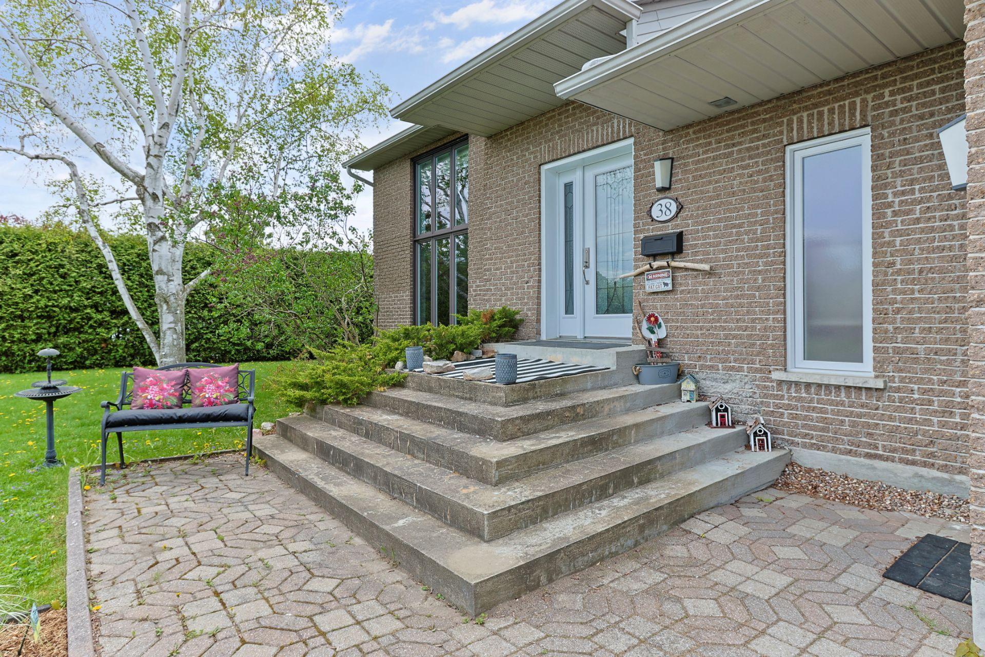 









38


7e Avenue

,
Beauharnois,




QC
J6N0G7

