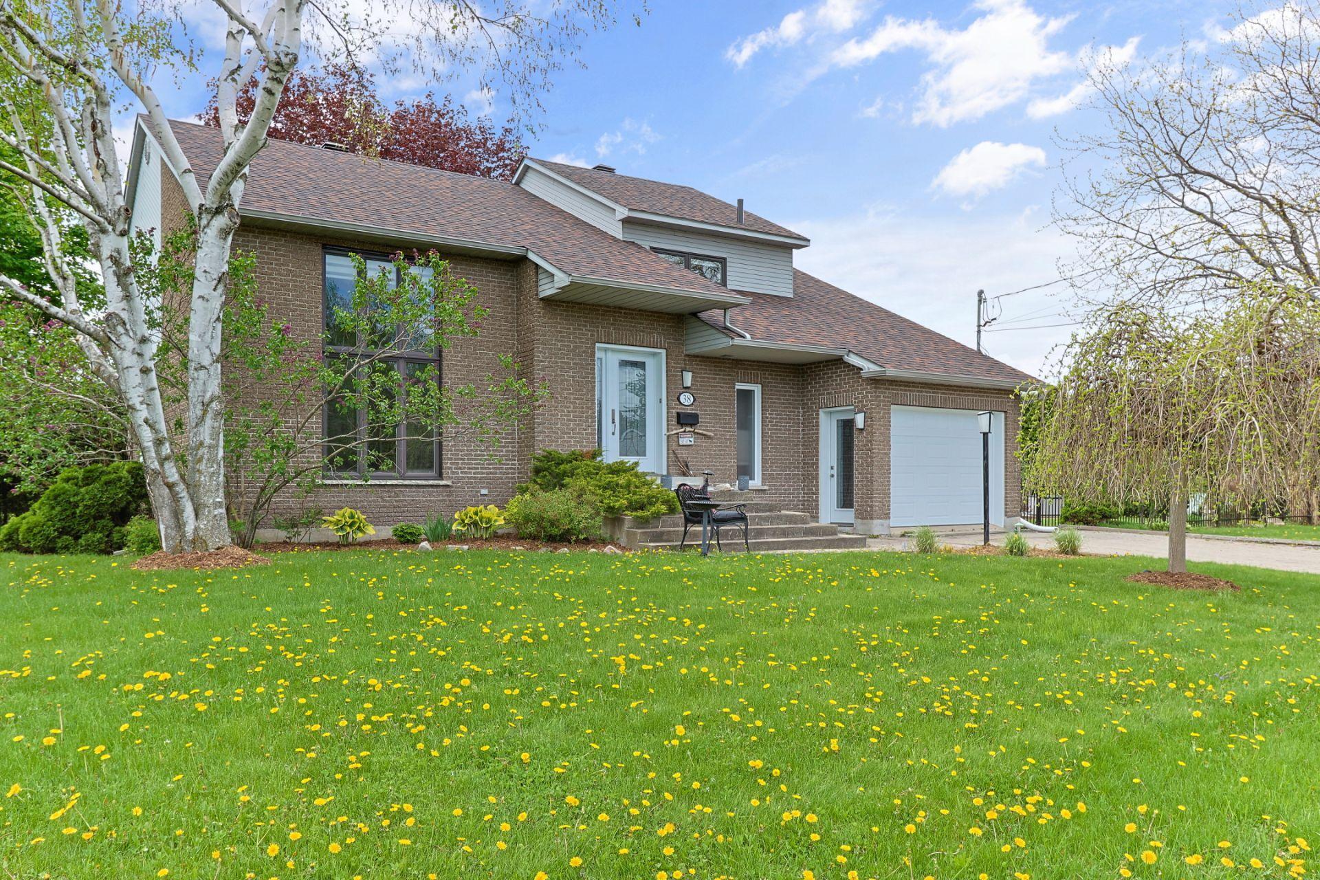 









38


7e Avenue

,
Beauharnois,




QC
J6N0G7

