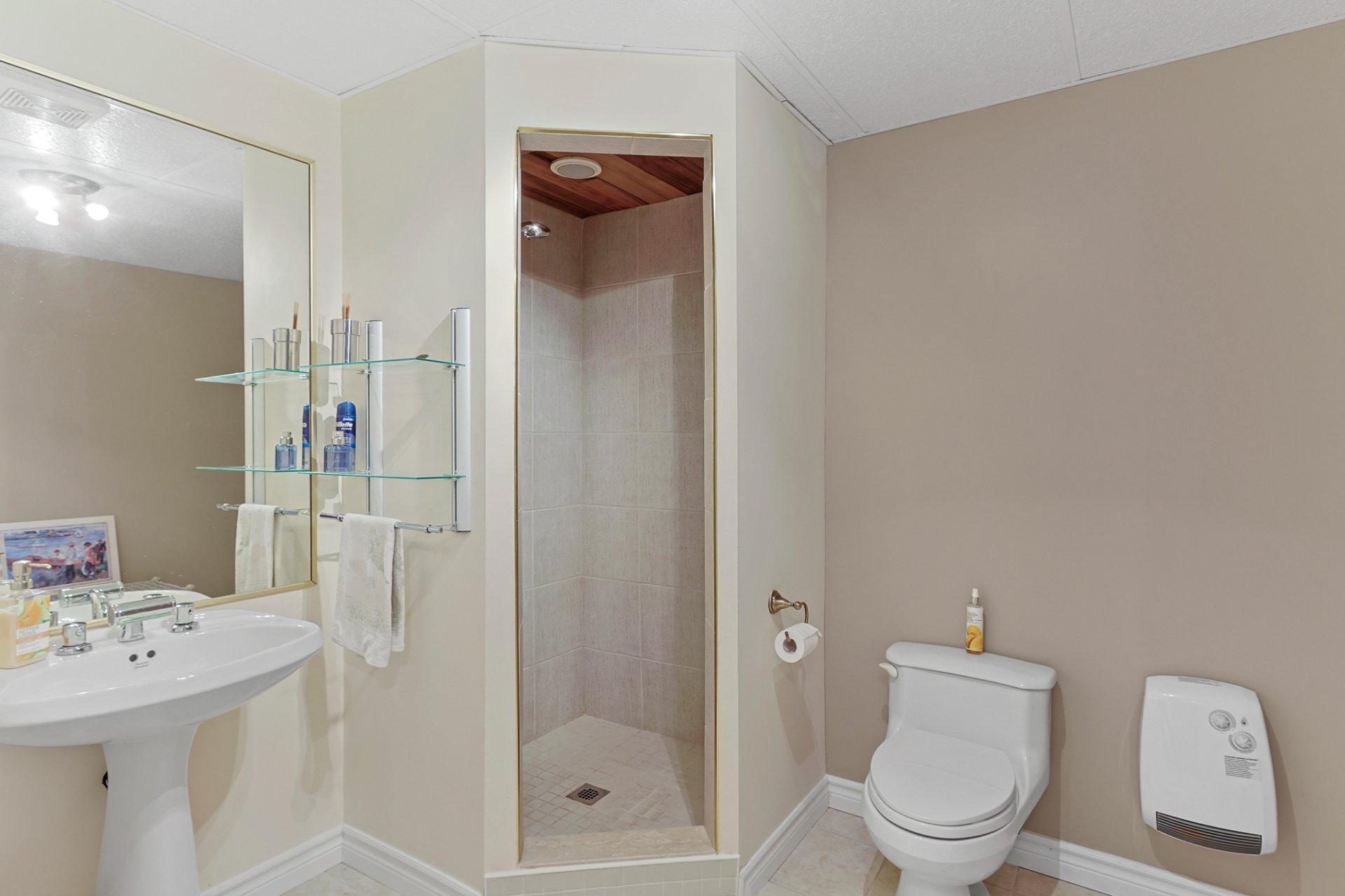 









38


7e Avenue

,
Beauharnois,




QC
J6N0G7


