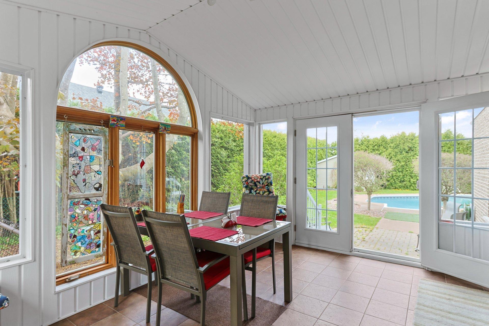 









38


7e Avenue

,
Beauharnois,




QC
J6N0G7


