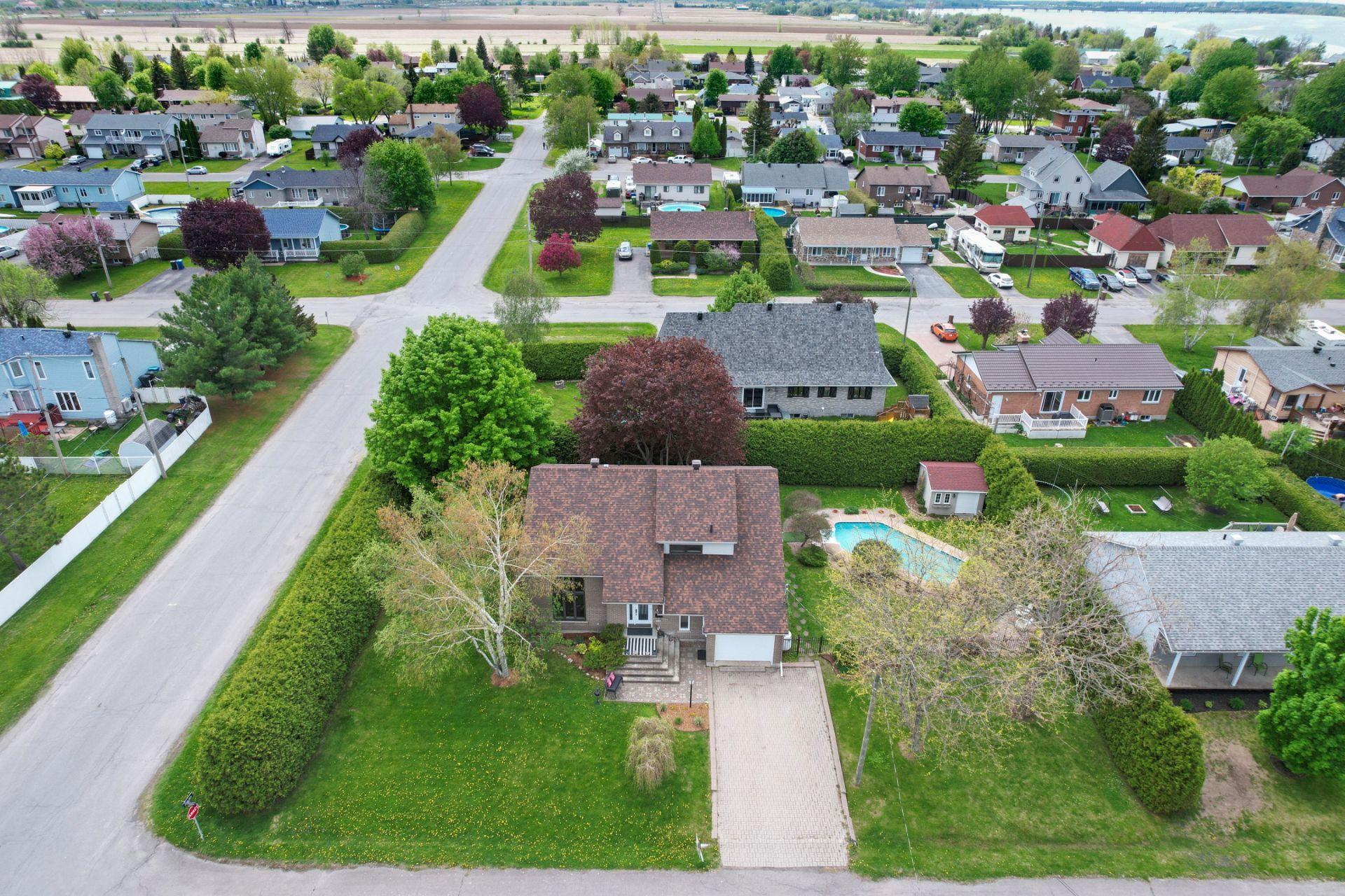 









38


7e Avenue

,
Beauharnois,




QC
J6N0G7

