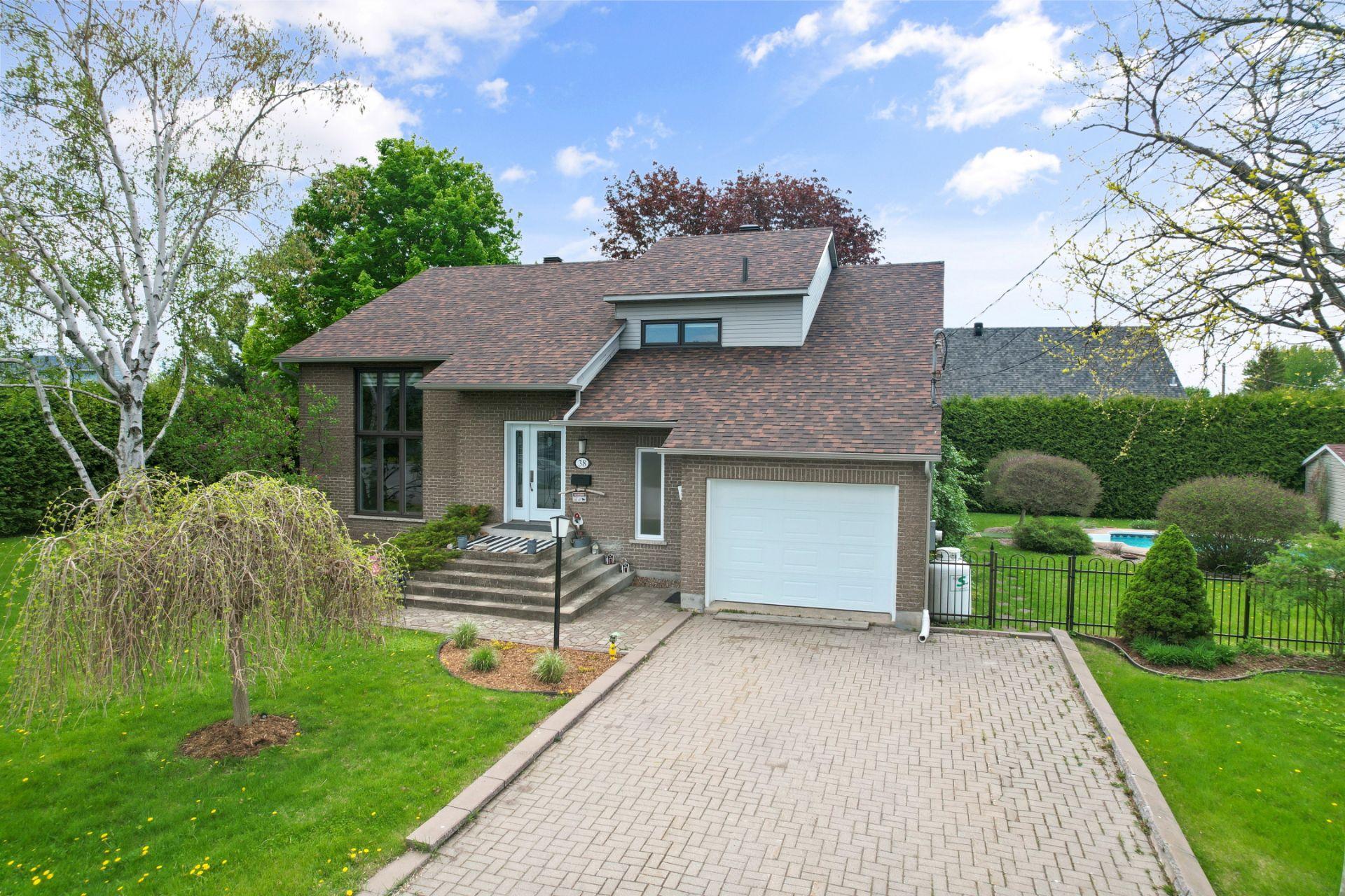 









38


7e Avenue

,
Beauharnois,




QC
J6N0G7

