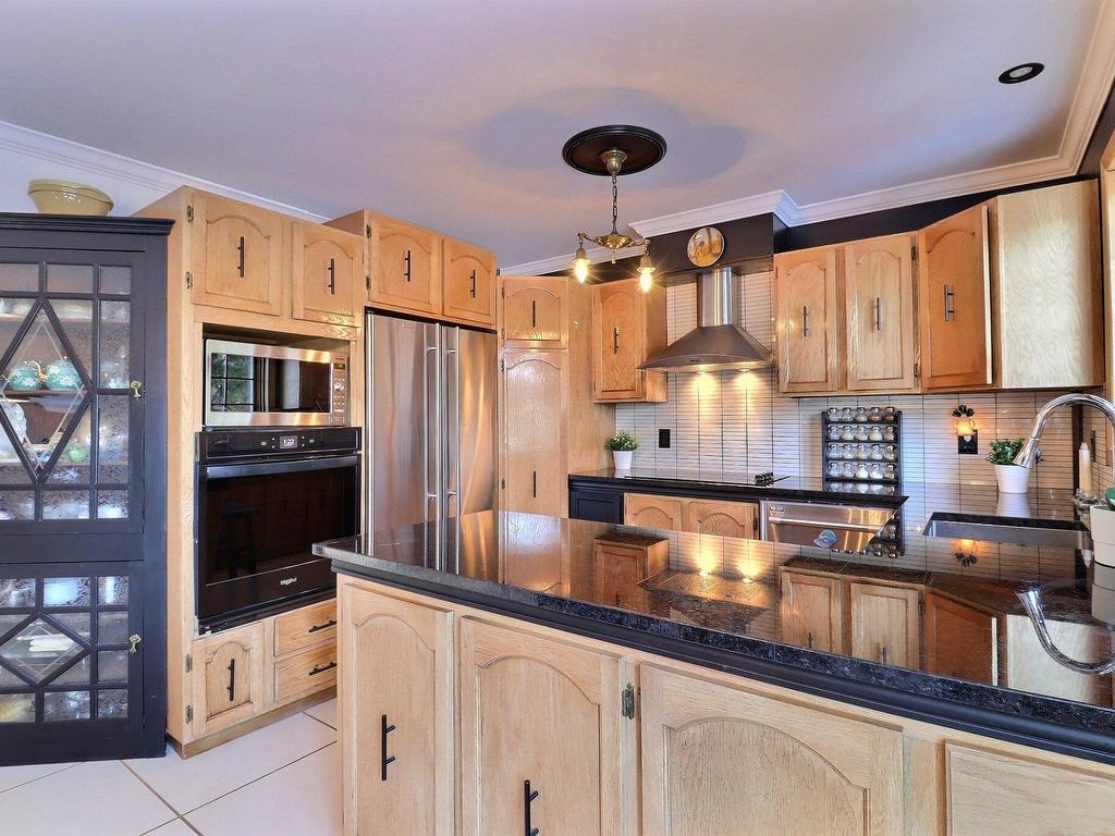 









653


Rue De Magellan

,
Boucherville,




QC
J4B5R7

