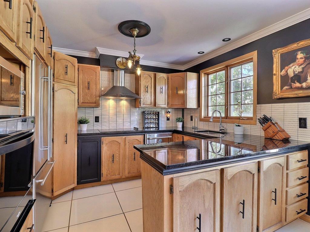 









653


Rue De Magellan

,
Boucherville,




QC
J4B5R7

