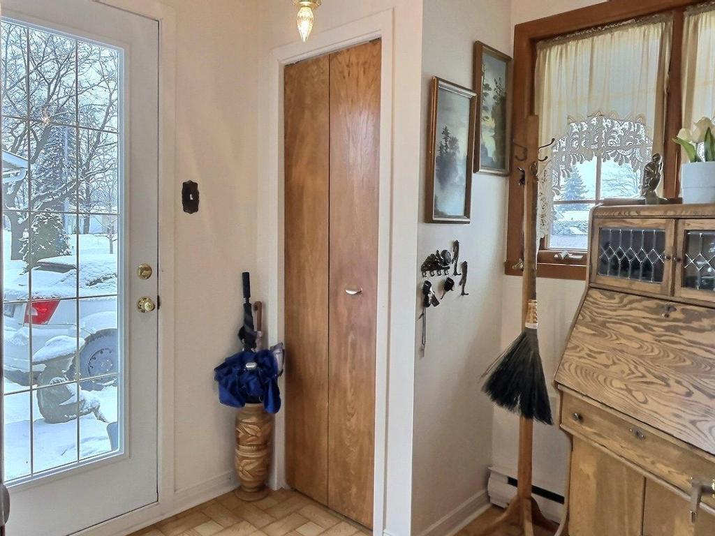 









653


Rue De Magellan

,
Boucherville,




QC
J4B5R7

