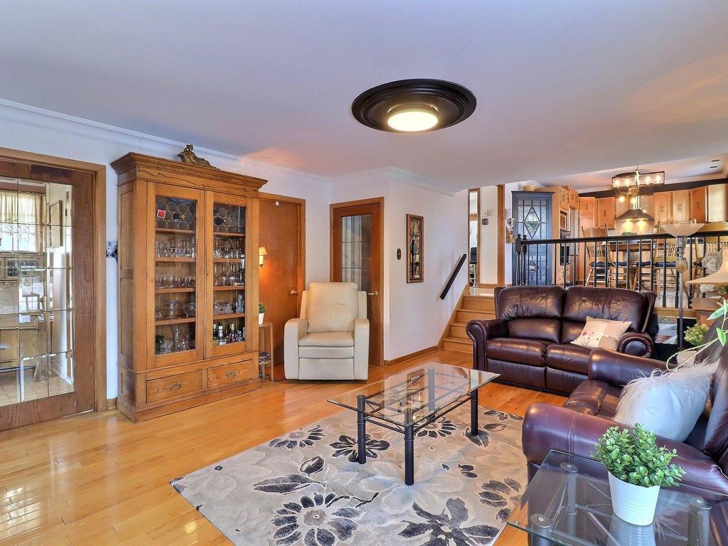 









653


Rue De Magellan

,
Boucherville,




QC
J4B5R7

