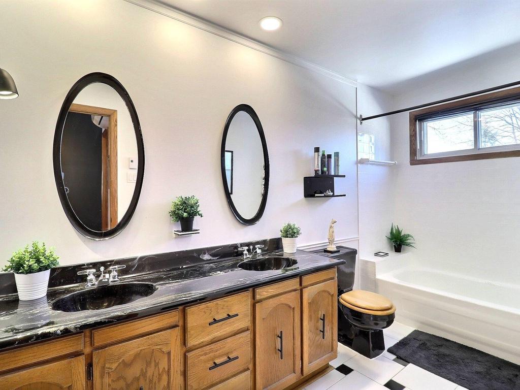 









653


Rue De Magellan

,
Boucherville,




QC
J4B5R7

