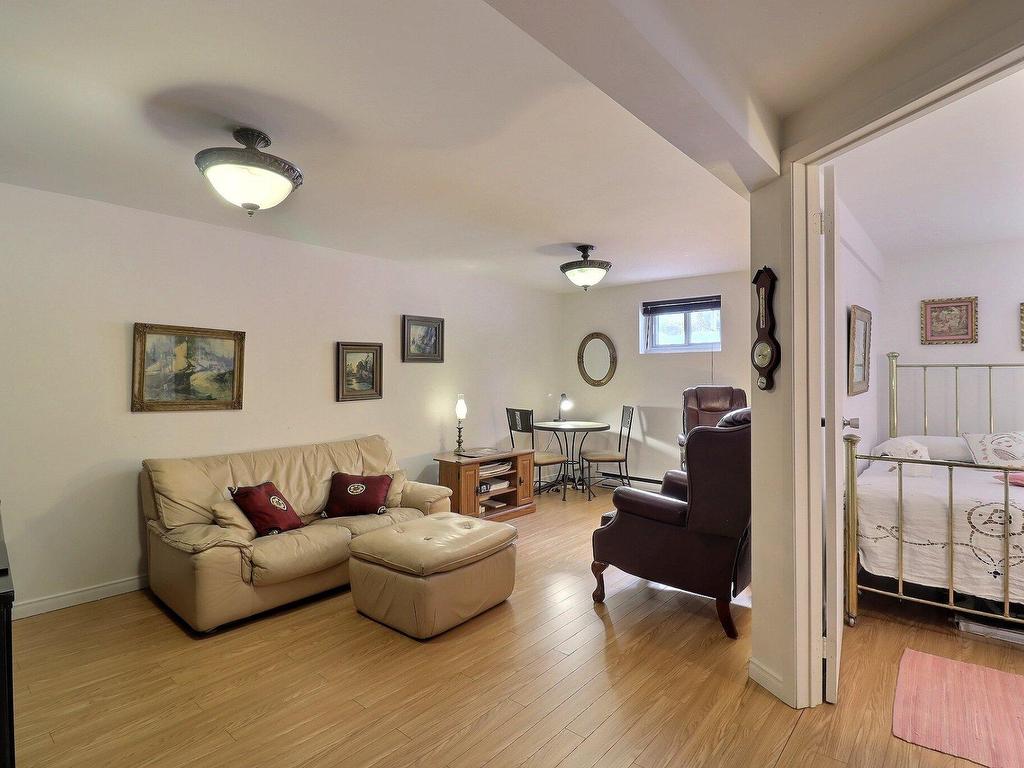 









653


Rue De Magellan

,
Boucherville,




QC
J4B5R7

