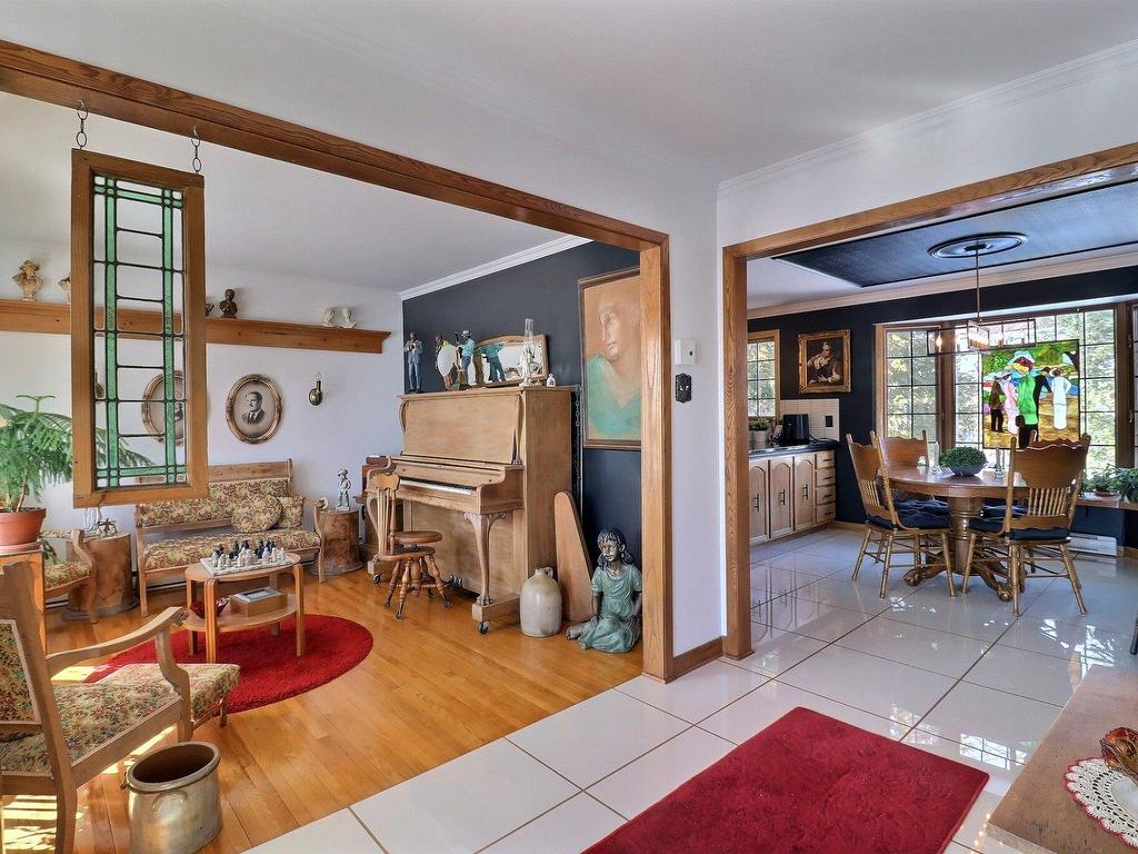 









653


Rue De Magellan

,
Boucherville,




QC
J4B5R7

