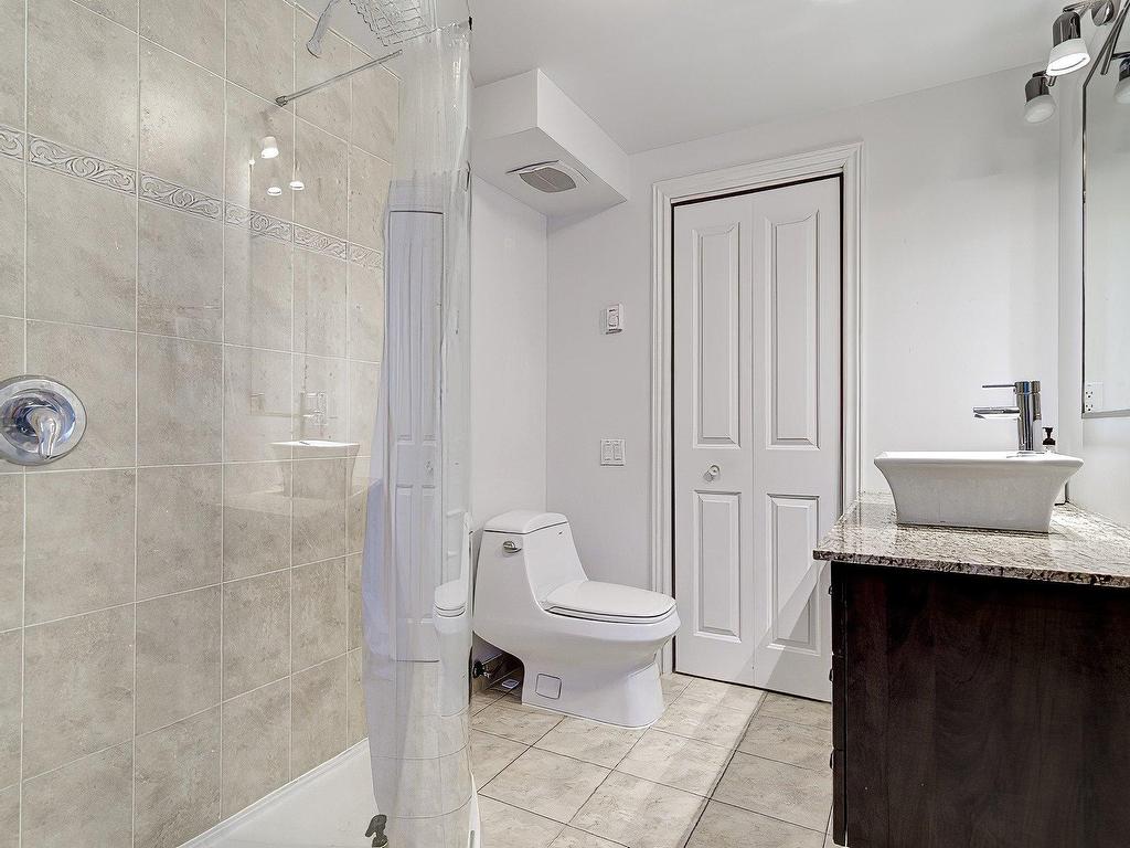 









1200


Rue St-Alexandre

, 702,
Montréal (Ville-Marie),




QC
H3B3H5


