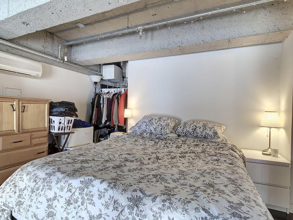 









1200


Rue St-Alexandre

, 702,
Montréal (Ville-Marie),




QC
H3B3H5

