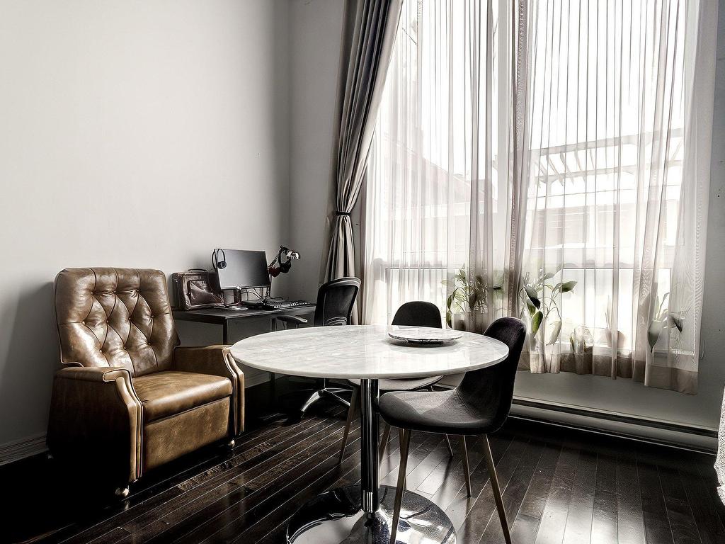 









1200


Rue St-Alexandre

, 702,
Montréal (Ville-Marie),




QC
H3B3H5

