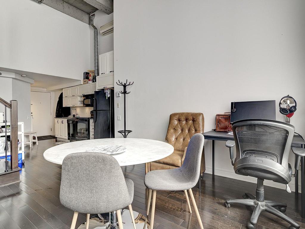 









1200


Rue St-Alexandre

, 702,
Montréal (Ville-Marie),




QC
H3B3H5


