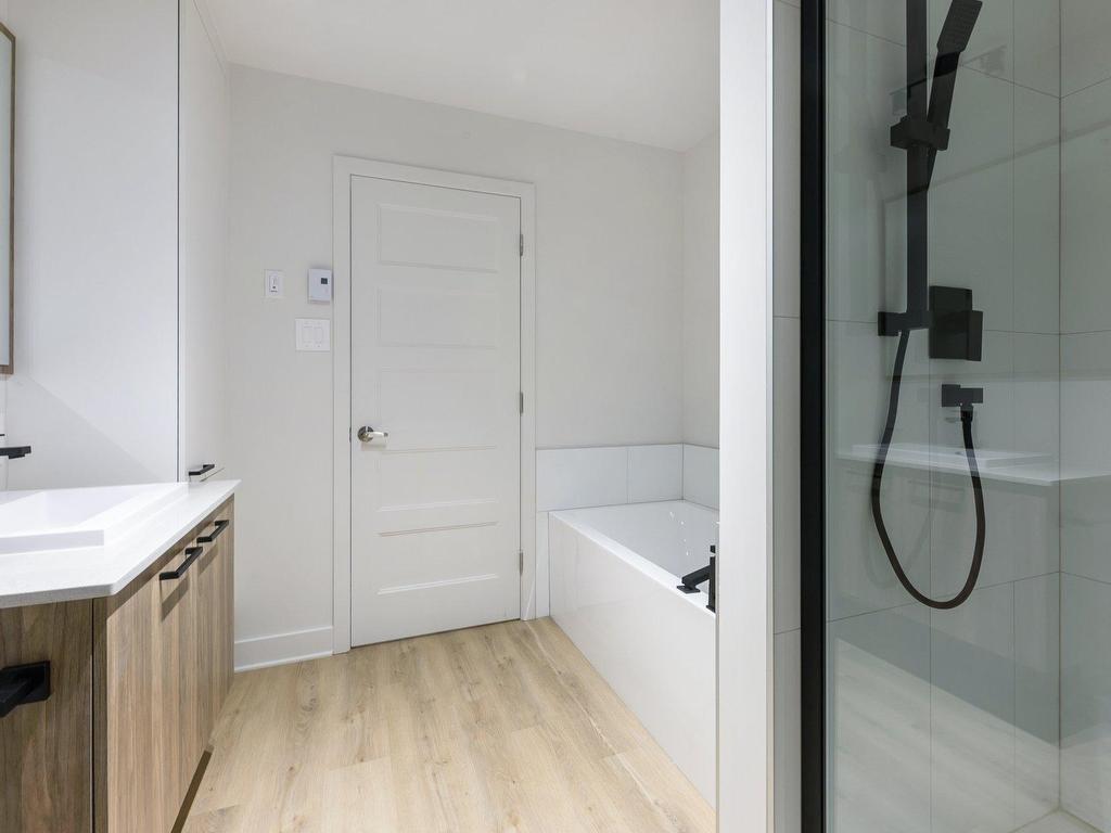 









244


Rue Principale

, 404,
Saint-Zotique,




QC
J0P1Z0

