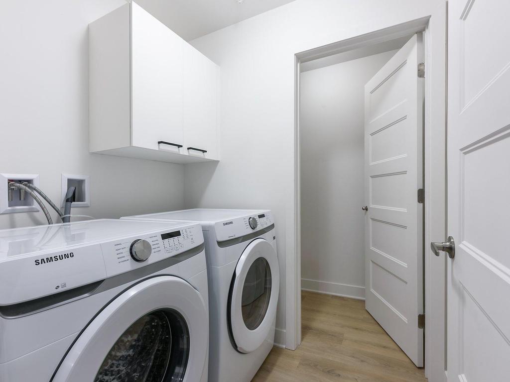 









244


Rue Principale

, 404,
Saint-Zotique,




QC
J0P1Z0


