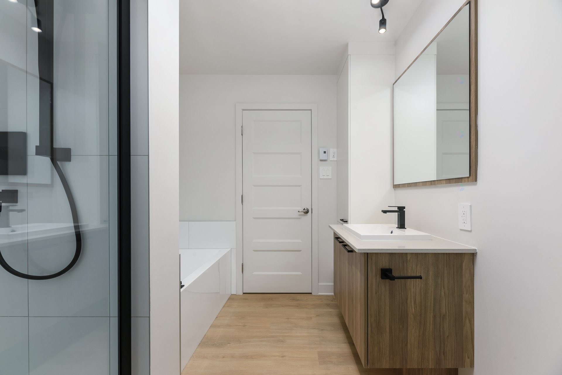 









244


Rue Principale

, 405,
Saint-Zotique,




QC
J0P1Z0

