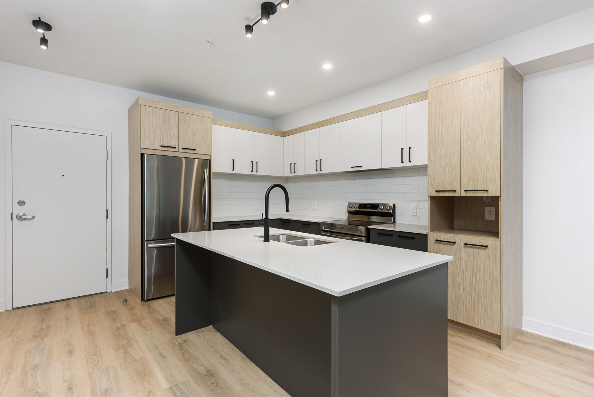 









244


Rue Principale

, 405,
Saint-Zotique,




QC
J0P1Z0

