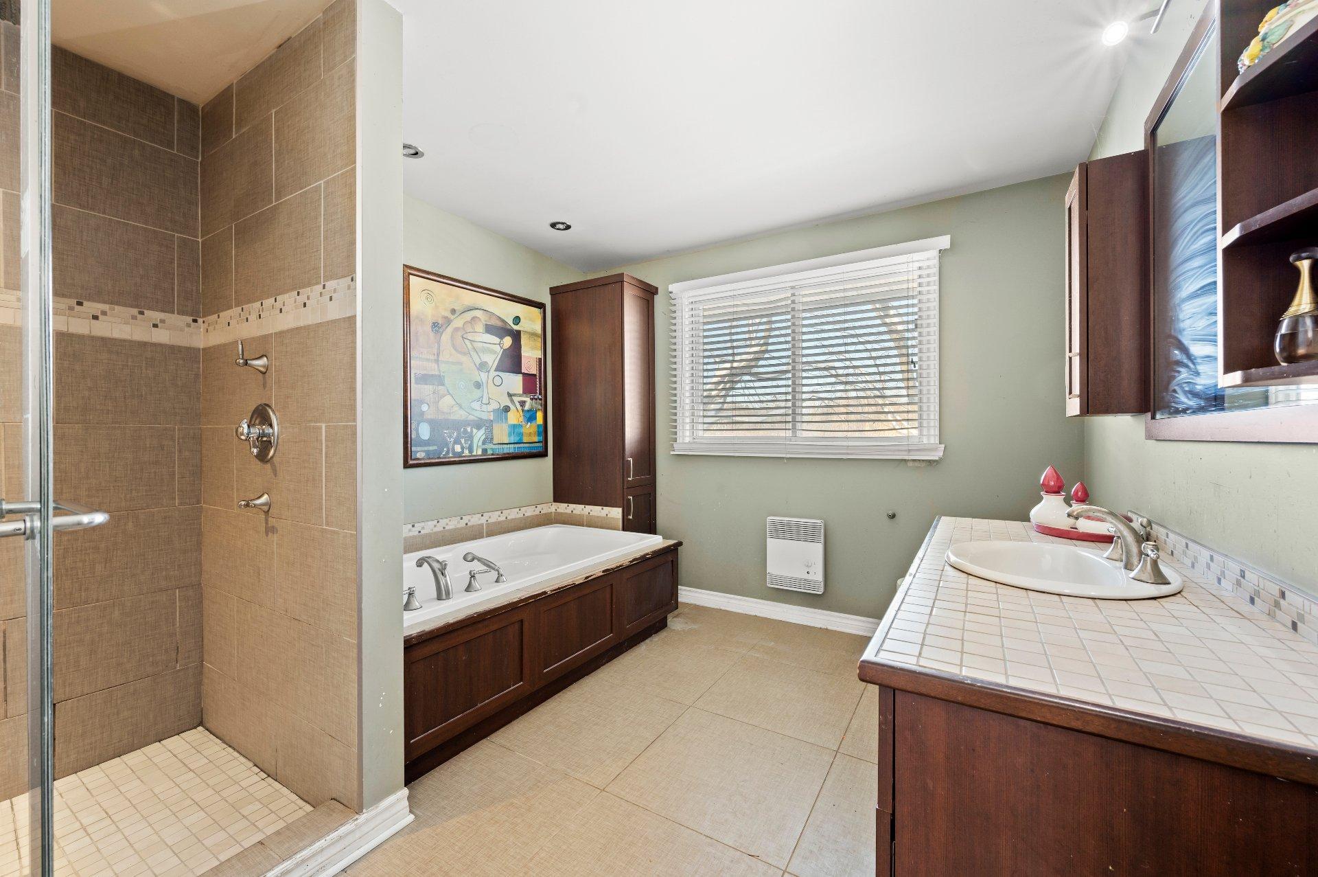 









87


Rg des Étangs

,
Mont-Saint-Hilaire,




QC
J3G4S6

