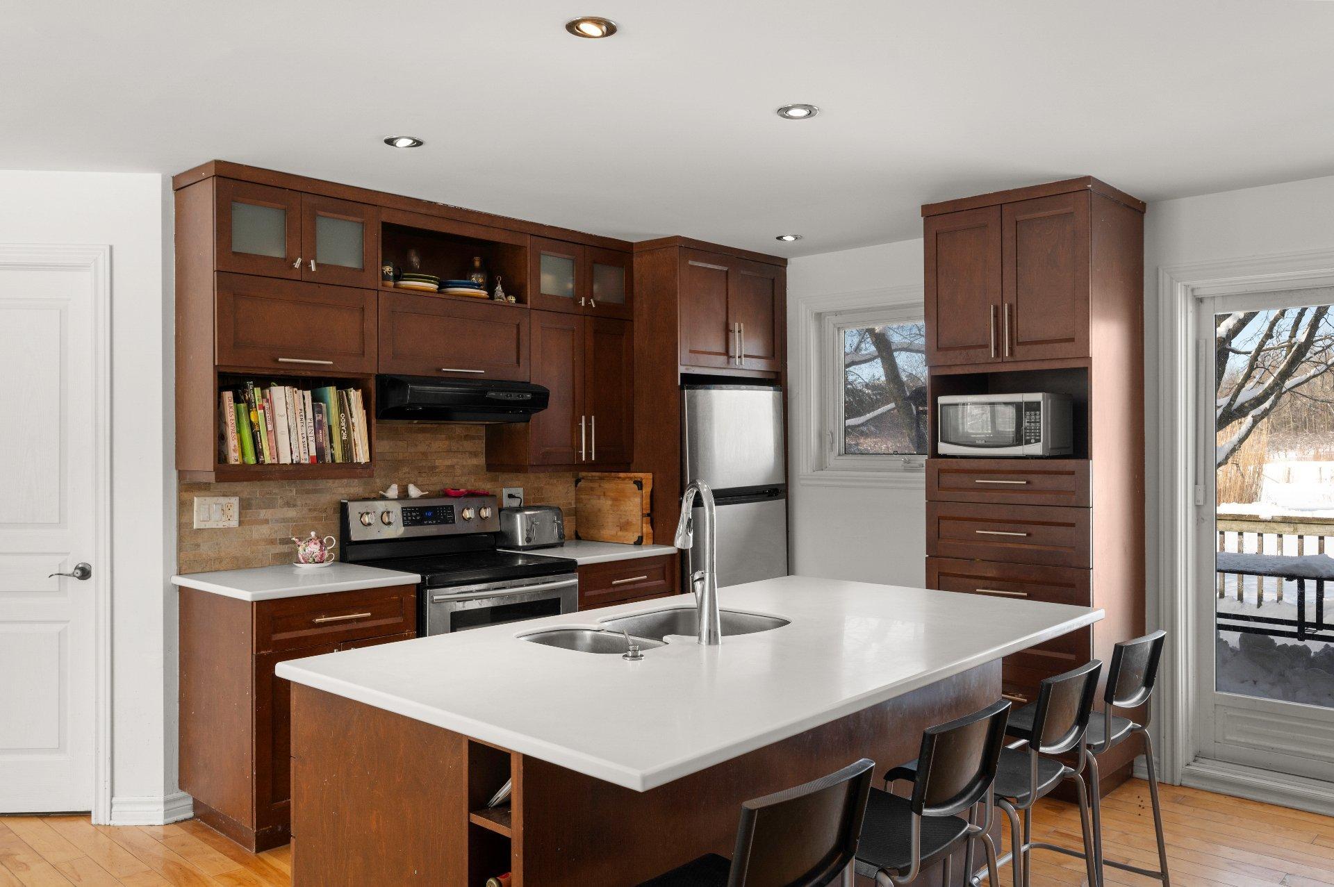 









87


Rg des Étangs

,
Mont-Saint-Hilaire,




QC
J3G4S6

