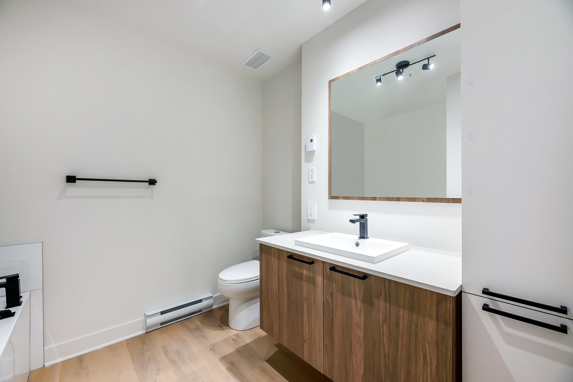 









244


Rue Principale

, 102,
Saint-Zotique,




QC
J0P1Z0

