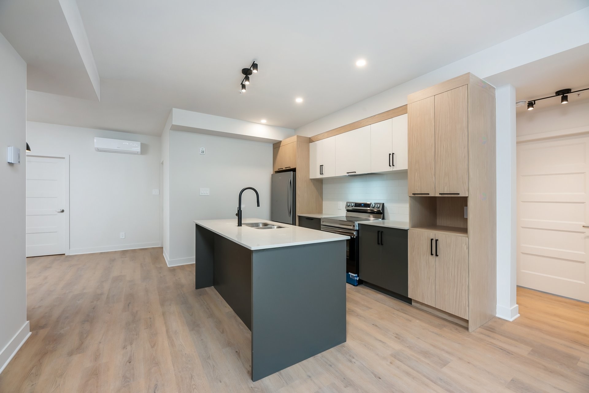 









244


Rue Principale

, 102,
Saint-Zotique,




QC
J0P1Z0

