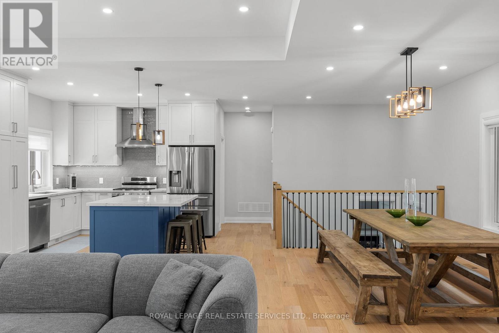 












185 DESROCHES TRAIL

,
Tiny,




Ontario
L9M0H9

