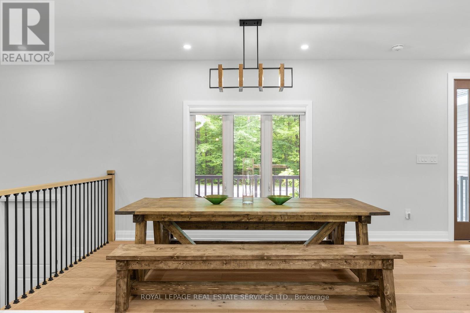 












185 DESROCHES TRAIL

,
Tiny,




Ontario
L9M0H9

