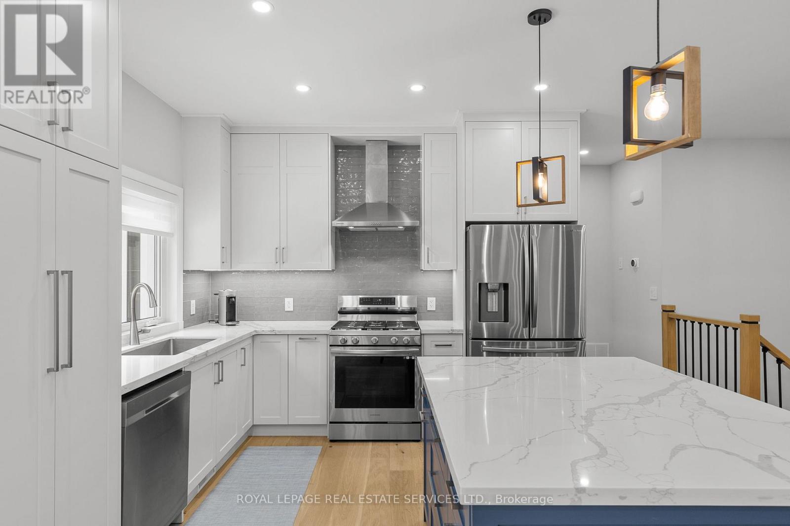 












185 DESROCHES TRAIL

,
Tiny,




Ontario
L9M0H9

